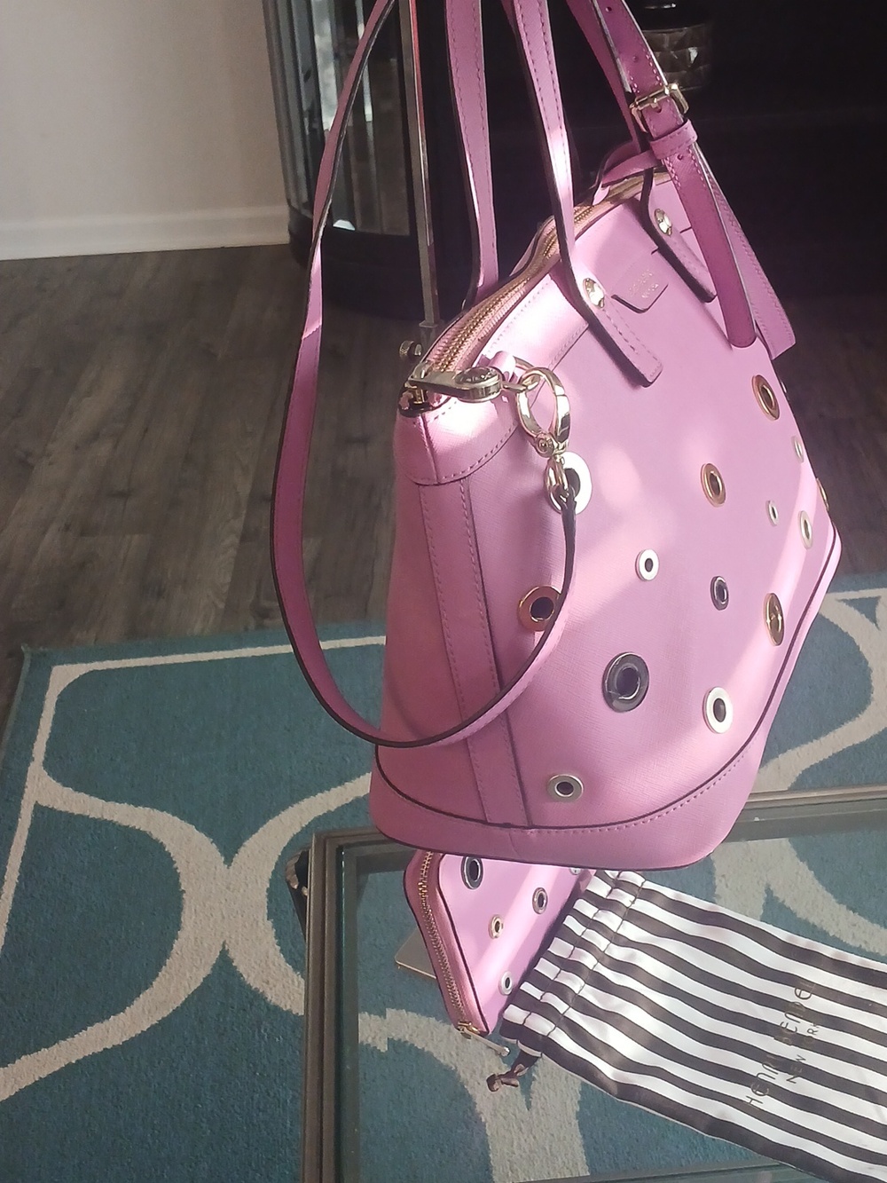 henri bendel pink grommet tote with matching wallet - Picture 5 of 16